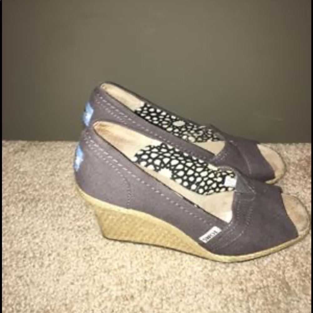 Toms - Picture 2 of 3